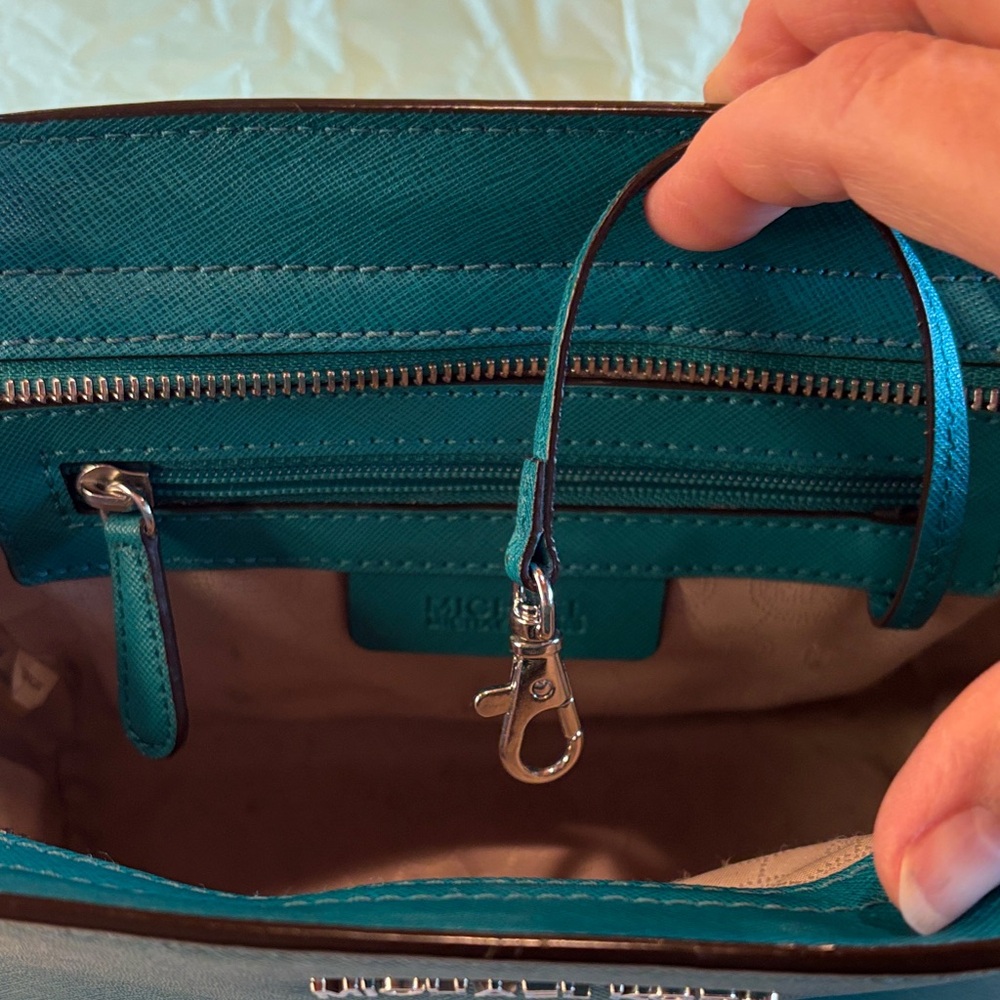 Michael Kors Teal Saffiano Leather Selma Med. Crossbody Bag. 30T3SLMM2L ID nu - Picture 11 of 17